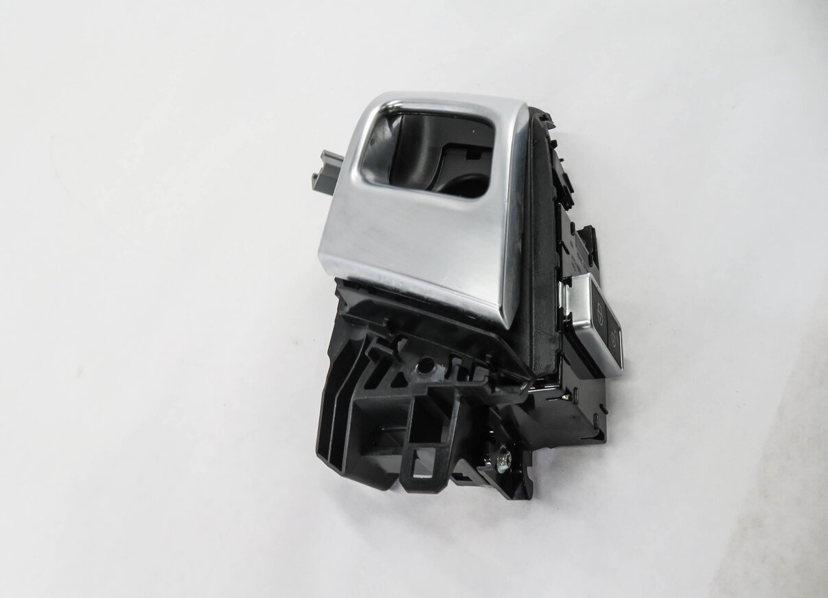 Thumbnail 4: 2013-2022 RANGE ROVER SPORT DISCOVERY (L404 L462 L494) RIGHT REAR DOOR HANDLE
