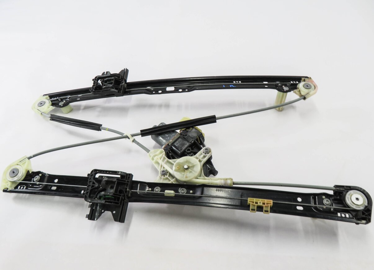 Thumbnail 6: 2014-2020 RANGE ROVER SPORT (L494) LEFT REAR DOOR WINDOW REGULATOR w/ MOTOR