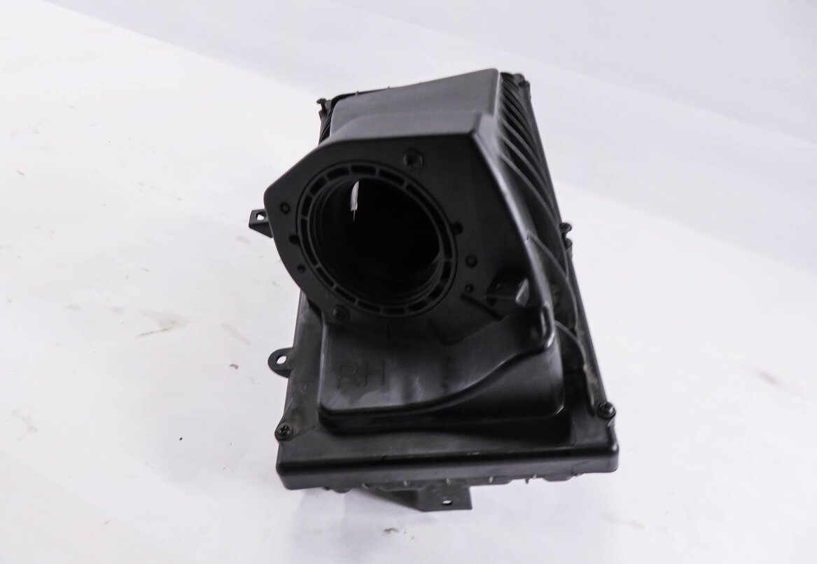 Thumbnail 5: 2013-2014 RANGE ROVER SPORT (L405 L494) 3.0L / 5.0L - RIGHT AIR FILTER BOX