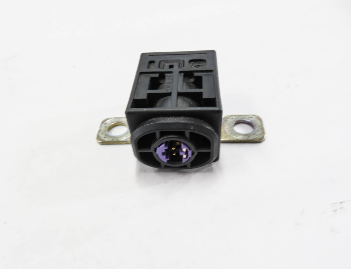 Thumbnail 2: 2014 AUDI Q7 (4L) BATTERY OVERLOAD PROTECTION SWITCH
