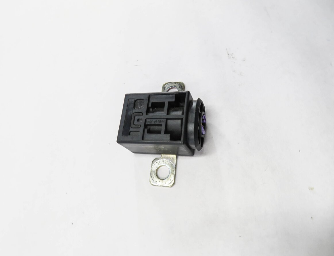 Thumbnail 3: 2014 AUDI Q7 (4L) BATTERY OVERLOAD PROTECTION SWITCH