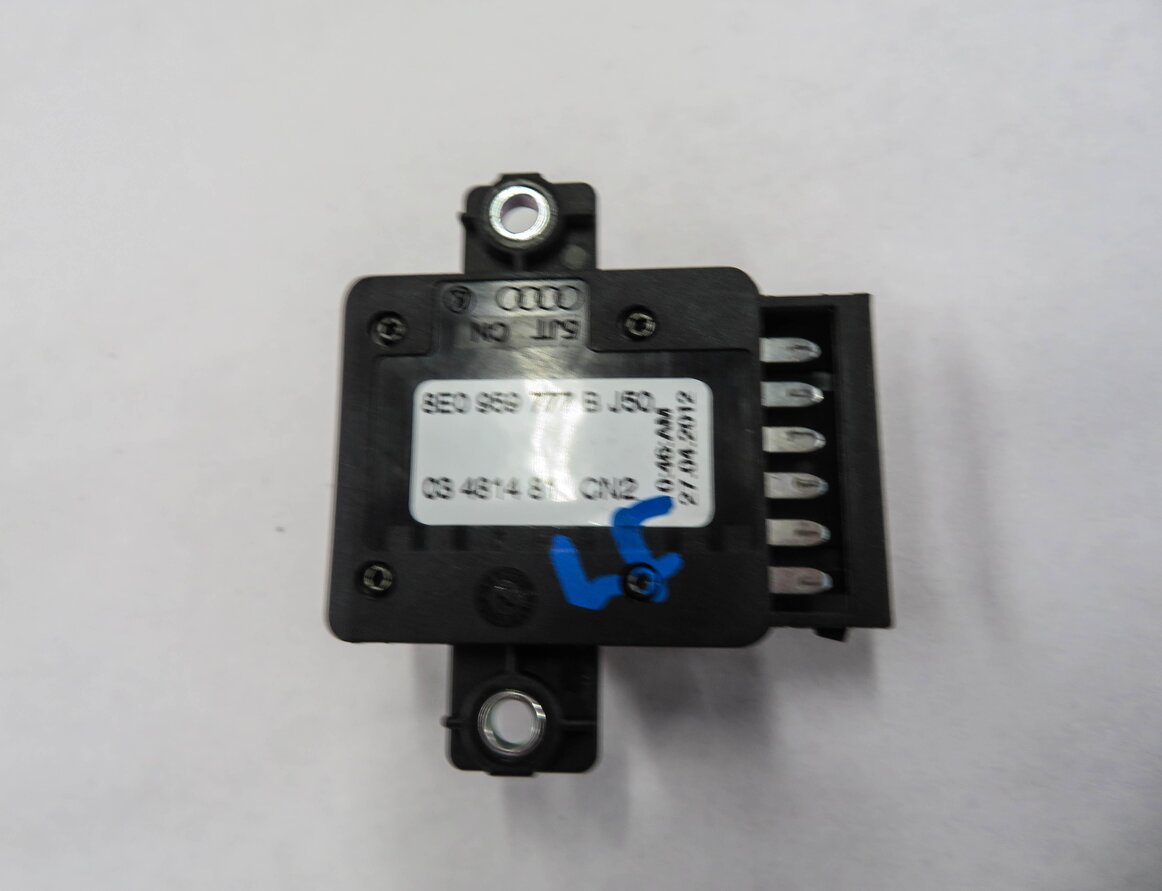 Thumbnail 6: 2014 AUDI Q7 (4L) LEFT FRONT DRIVER SEAT ADJSUMTENT SWITCH (GRAY)
