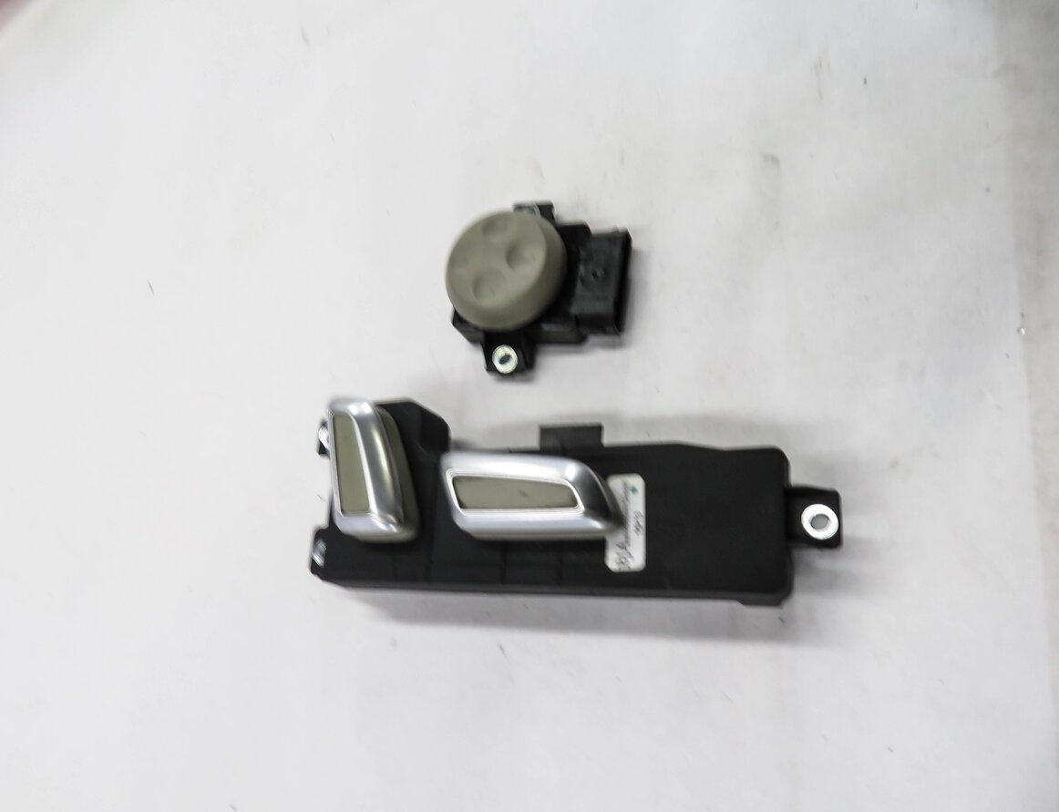 Thumbnail 4: 2014 AUDI Q7 (4L) RIGHT FRONT PASSENGER SEAT ADJUSTMENT SWITCH (GRAY)