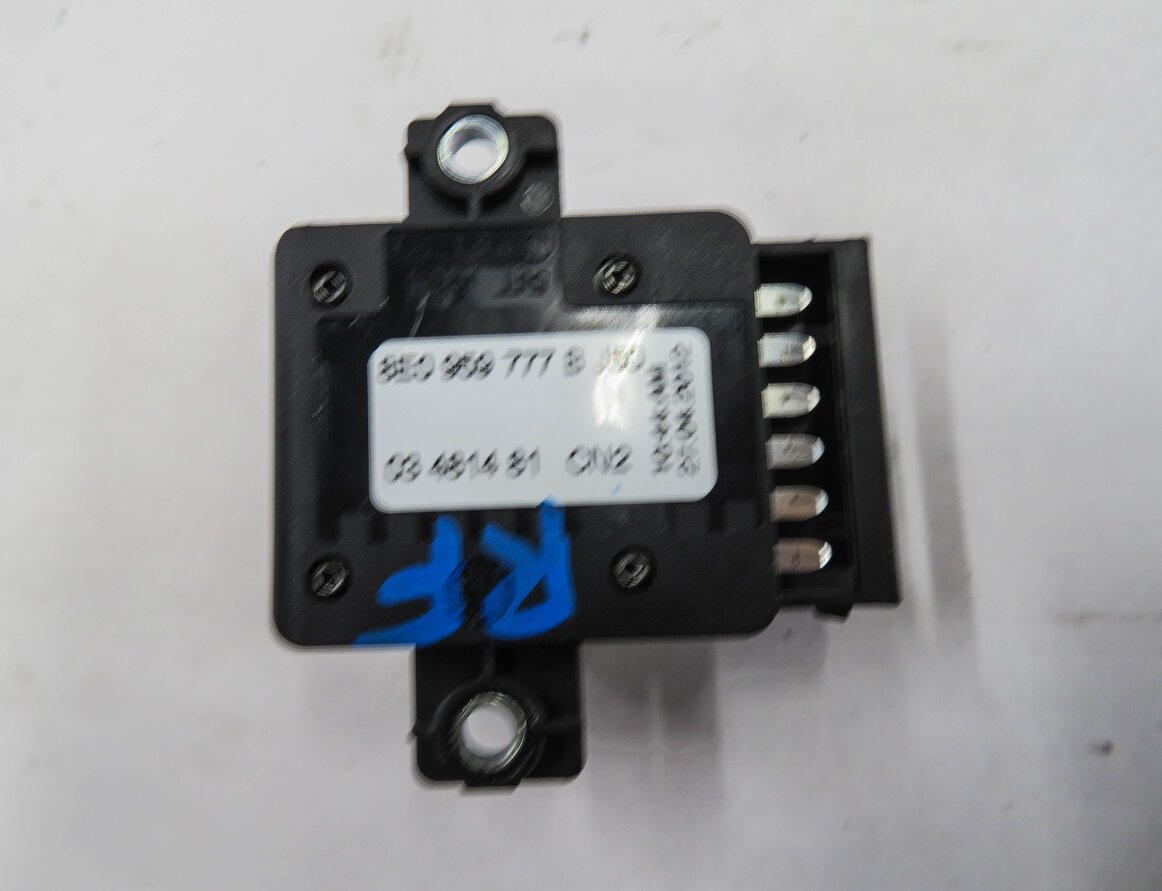 Thumbnail 6: 2014 AUDI Q7 (4L) RIGHT FRONT PASSENGER SEAT ADJUSTMENT SWITCH (GRAY)