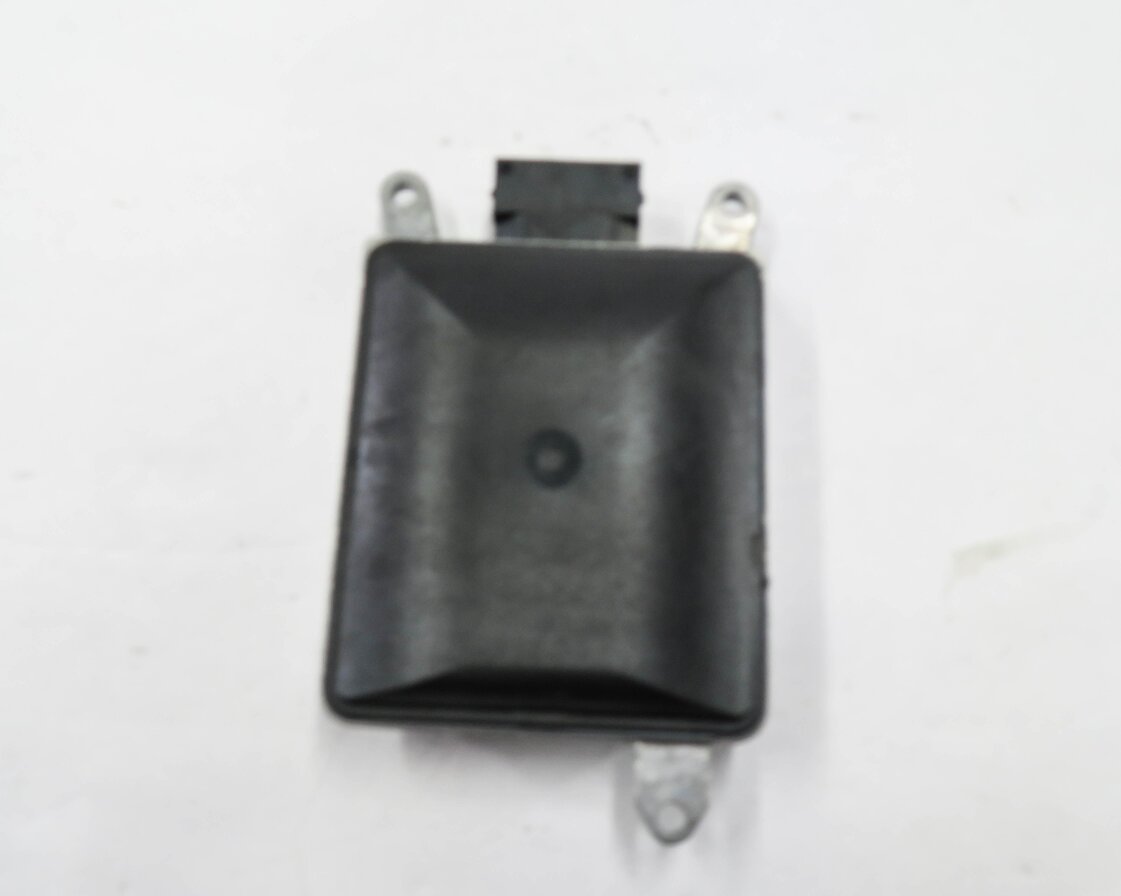 Thumbnail 2: 2015-2016 AUDI A3 S3 (8V) RIGHT LANE DEPARTURE BLIND SPOT CONTROL MODULE (SLAVE)