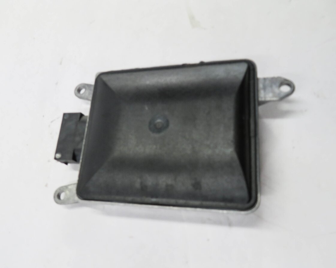 Thumbnail 3: 2015-2016 AUDI A3 S3 (8V) RIGHT LANE DEPARTURE BLIND SPOT CONTROL MODULE (SLAVE)