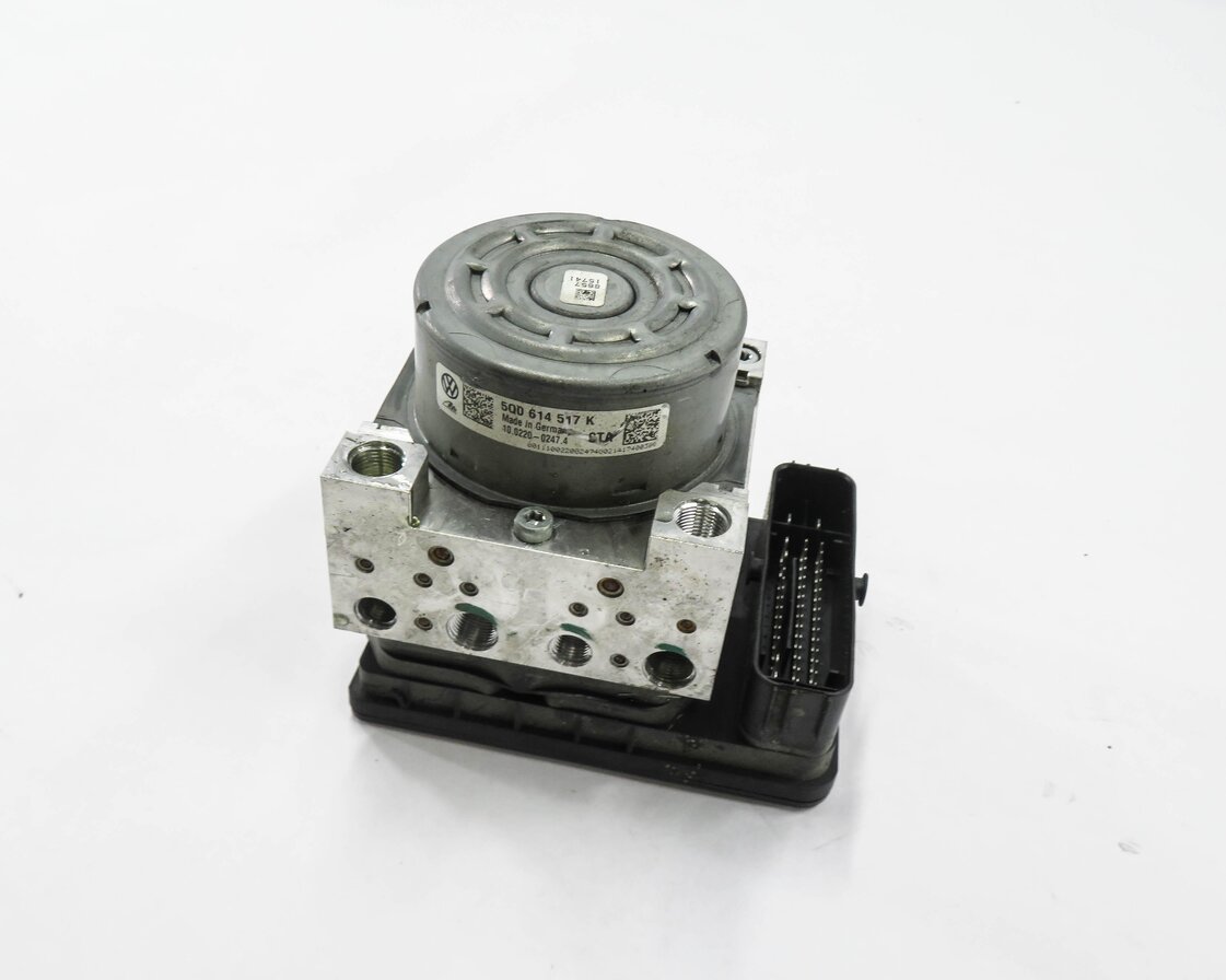 Thumbnail 1: 2015-2016 AUDI S3 (8V) ABS ANTI LOCK BRAKE PUMP w/ MODULE