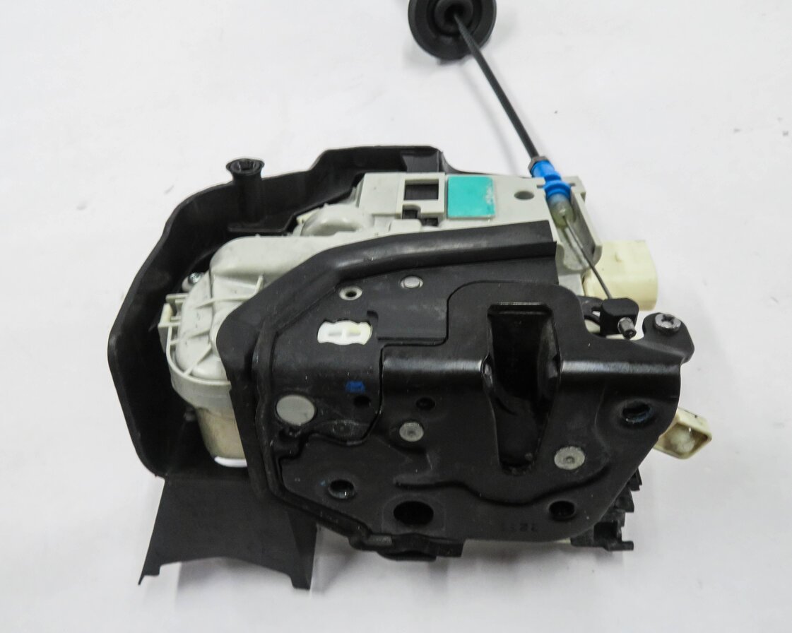 Thumbnail 6: 15-21 AUDI A3 S3 A4 Q5 TT (8V B9 MK3 FY) LEFT FRONT DRIVER DOOR LOCK LATCH
