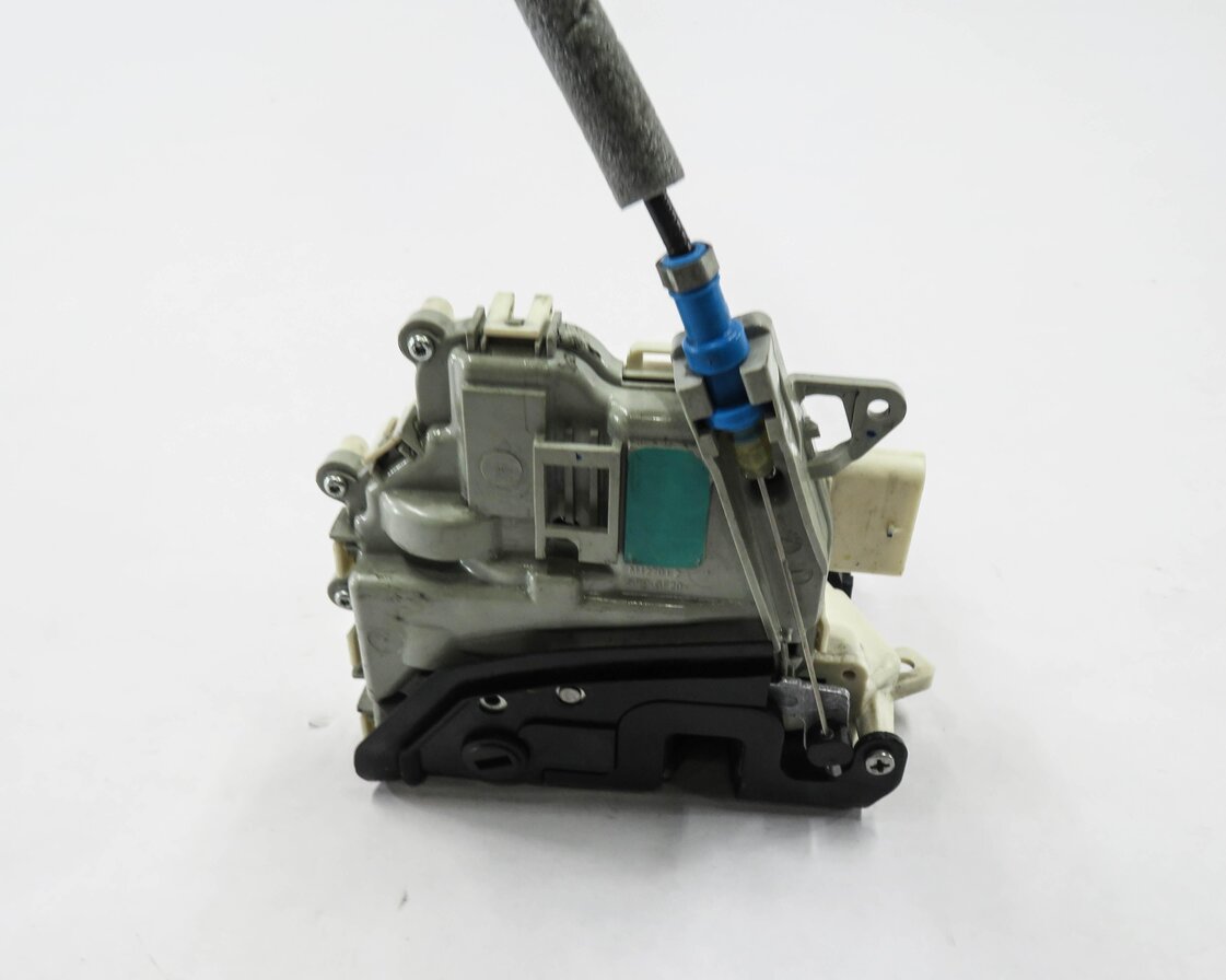 Thumbnail 5: 2010-2020 VW / PORSCHE - A3 A4 A8 S3 S4 Q5 MACAN PANAMERA - LEFT REAR DOOR LATCH