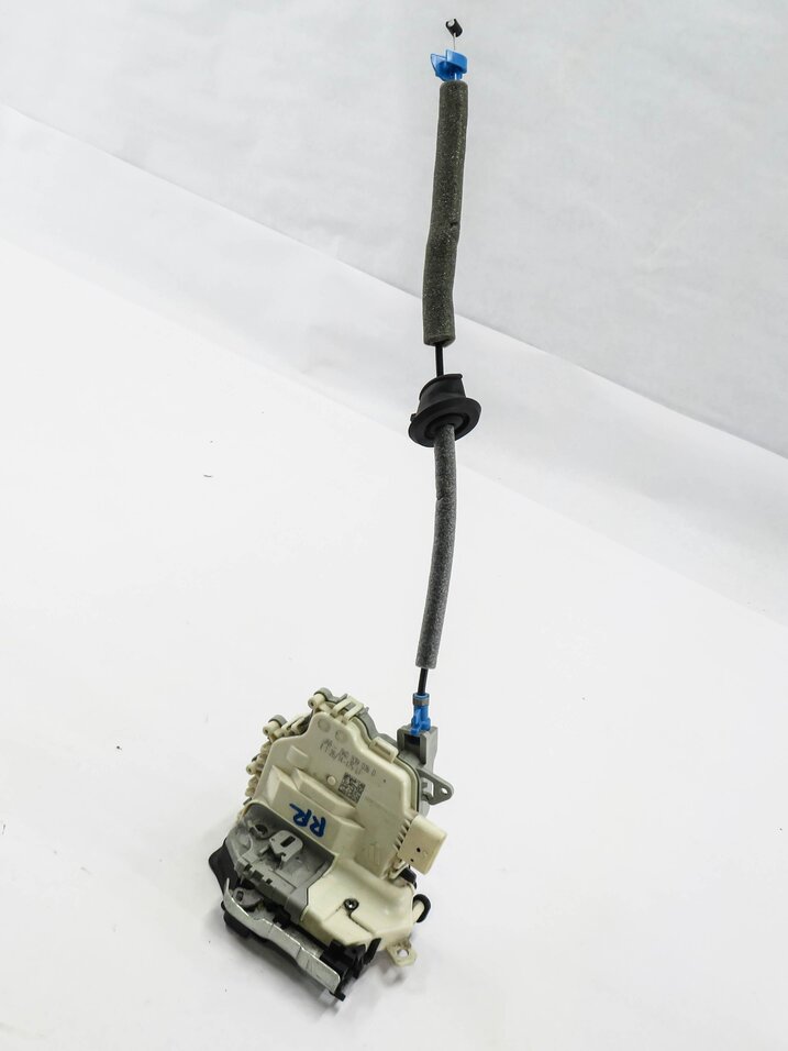 10-20 VW / PORSCHE - A3 A4 A8 S3 S4 Q5 MACAN PANAMERA - RIGHT REAR DOOR LATCH