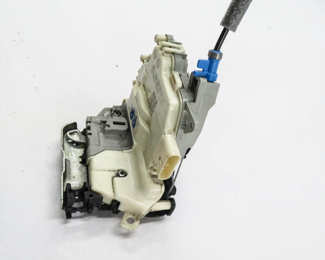 Thumbnail 3: 10-20 VW / PORSCHE - A3 A4 A8 S3 S4 Q5 MACAN PANAMERA - RIGHT REAR DOOR LATCH