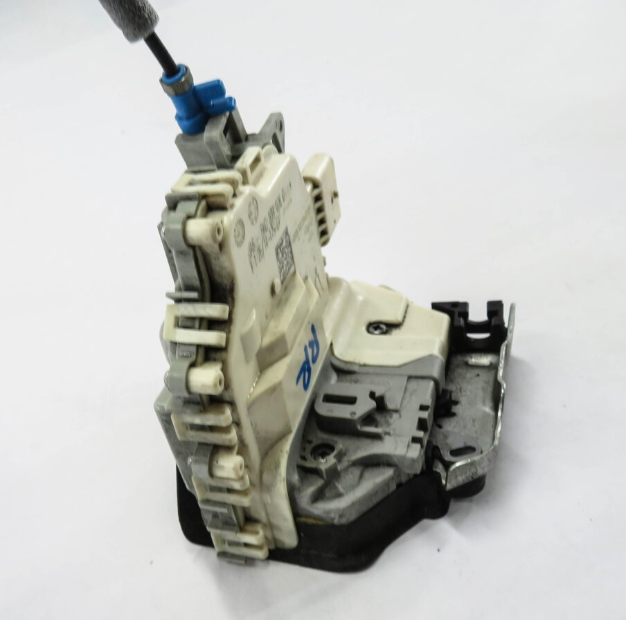 Thumbnail 4: 10-20 VW / PORSCHE - A3 A4 A8 S3 S4 Q5 MACAN PANAMERA - RIGHT REAR DOOR LATCH