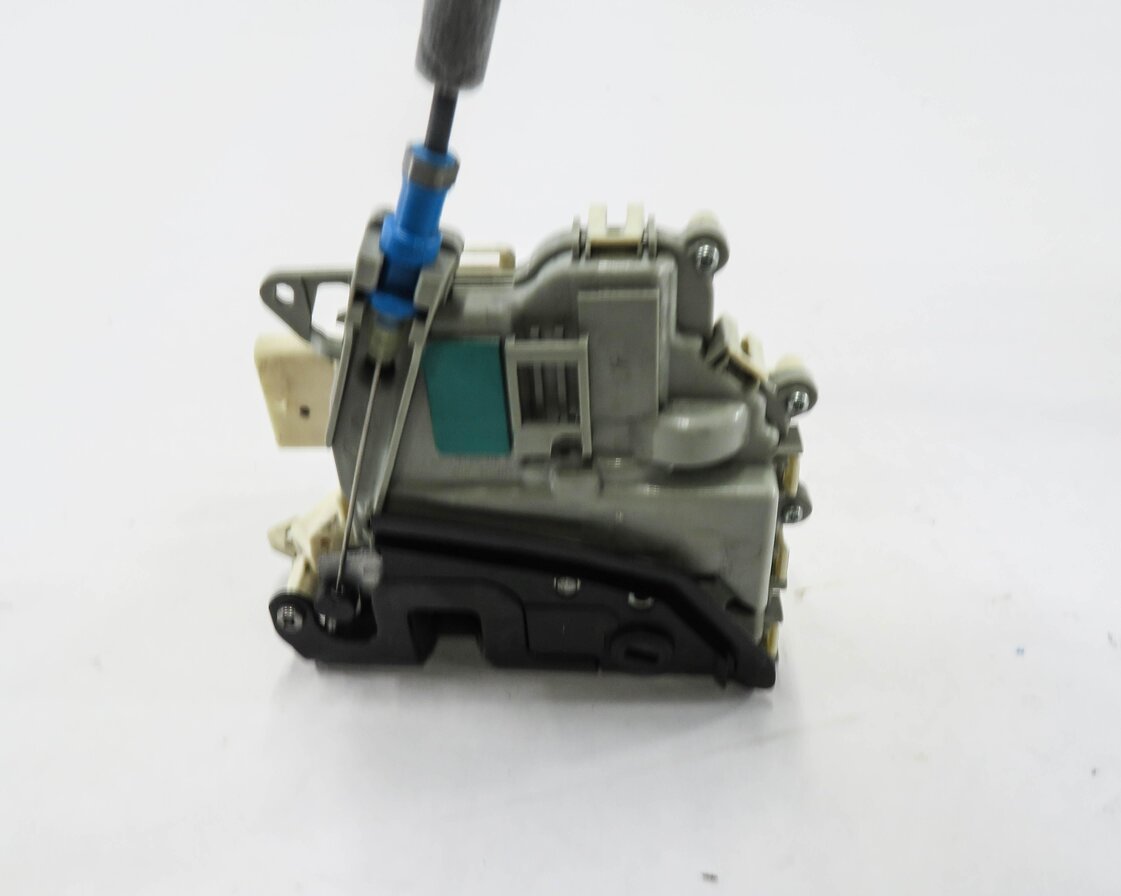 Thumbnail 5: 10-20 VW / PORSCHE - A3 A4 A8 S3 S4 Q5 MACAN PANAMERA - RIGHT REAR DOOR LATCH