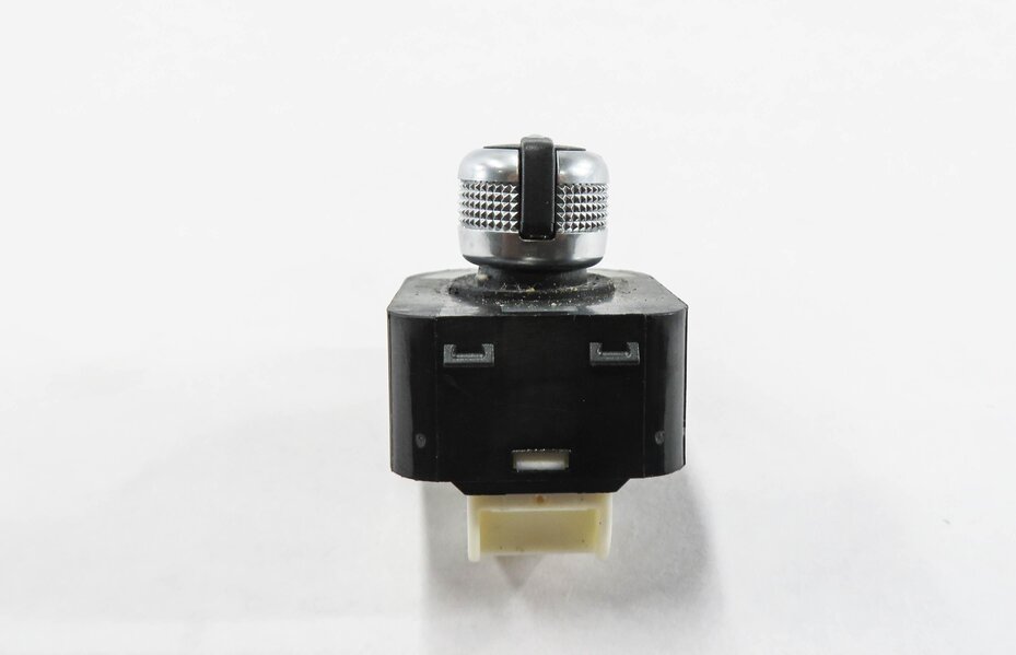 Thumbnail 3: 2015 AUDI S3 (8V) LEFT FRONT DRIVER MIRROR ADJUSTMENT SWITCH