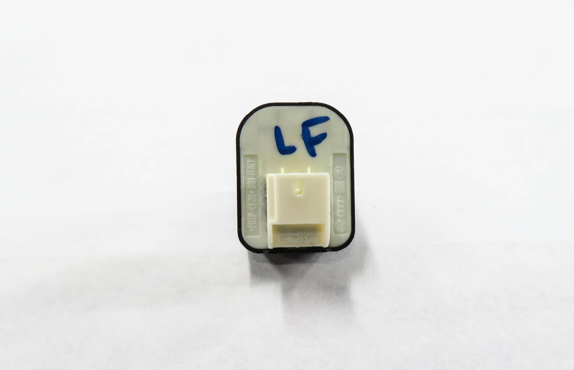 Thumbnail 4: 2015 AUDI S3 (8V) LEFT FRONT DRIVER MIRROR ADJUSTMENT SWITCH