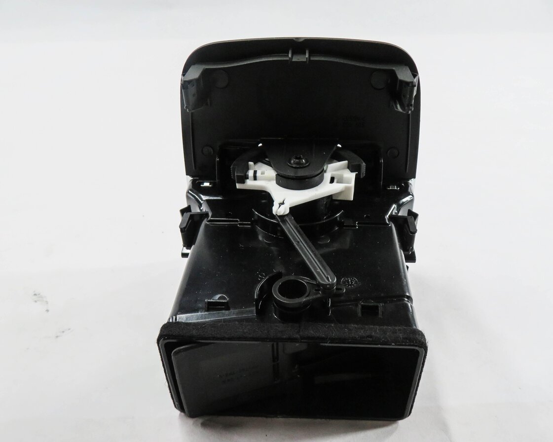 Thumbnail 4: 2015 AUDI S3 (8V) REAR CENTER CONSOLE HEATER A/C AIR VENT