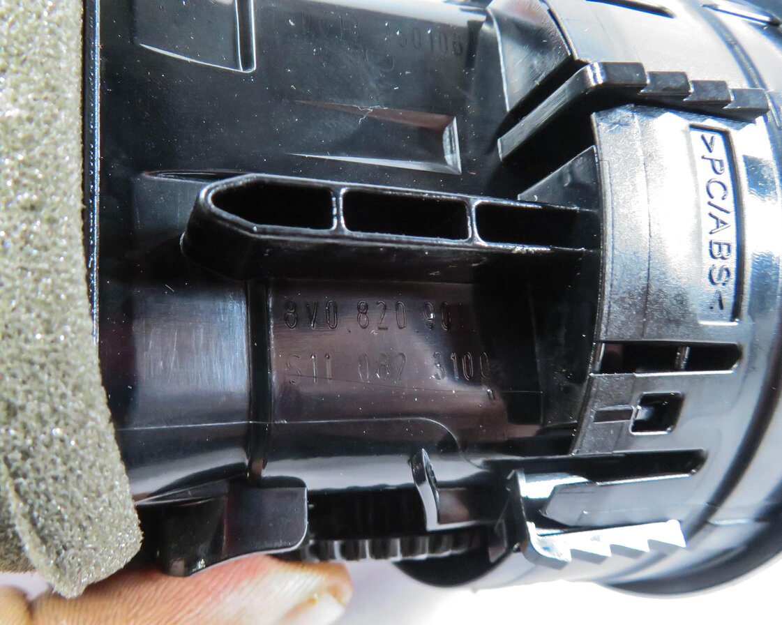 Thumbnail 6: 2015 AUDI S3 (8V) FRONT HEATER A/C AIR VENT