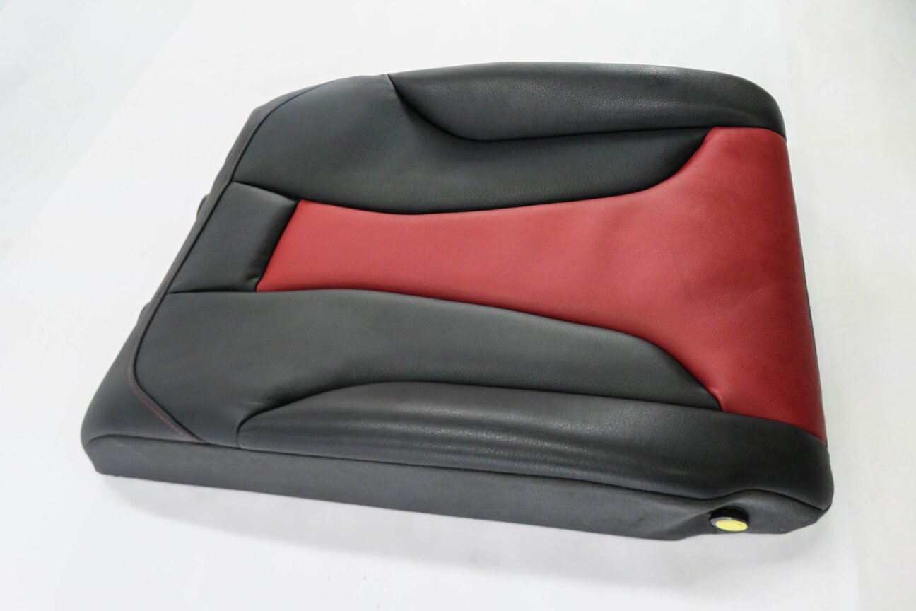Thumbnail 2: 2015 AUDI S3 (8V) LEFT REAR SEAT UPPER TOP SEAT CUSHION (BLACK & RED)