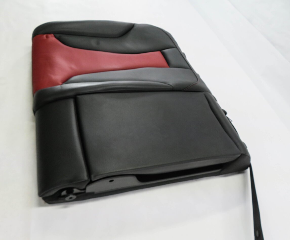 Thumbnail 4: 2015 AUDI S3 (8V) RIGHT / CENTER REAR SEAT UPPER TOP SEAT CUSHION (BLACK & RED)