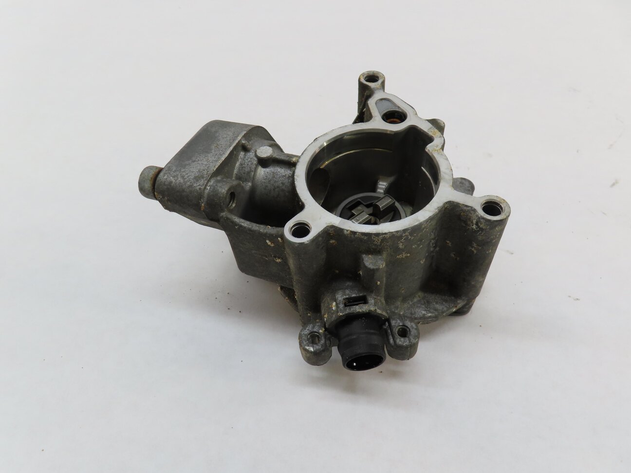 Thumbnail 2: 2015-2017 AUDI A3 S3 (8V) 1.8T / 2.0T TURBO MOTOR ENGINE BRAKE VACUUM PUMP