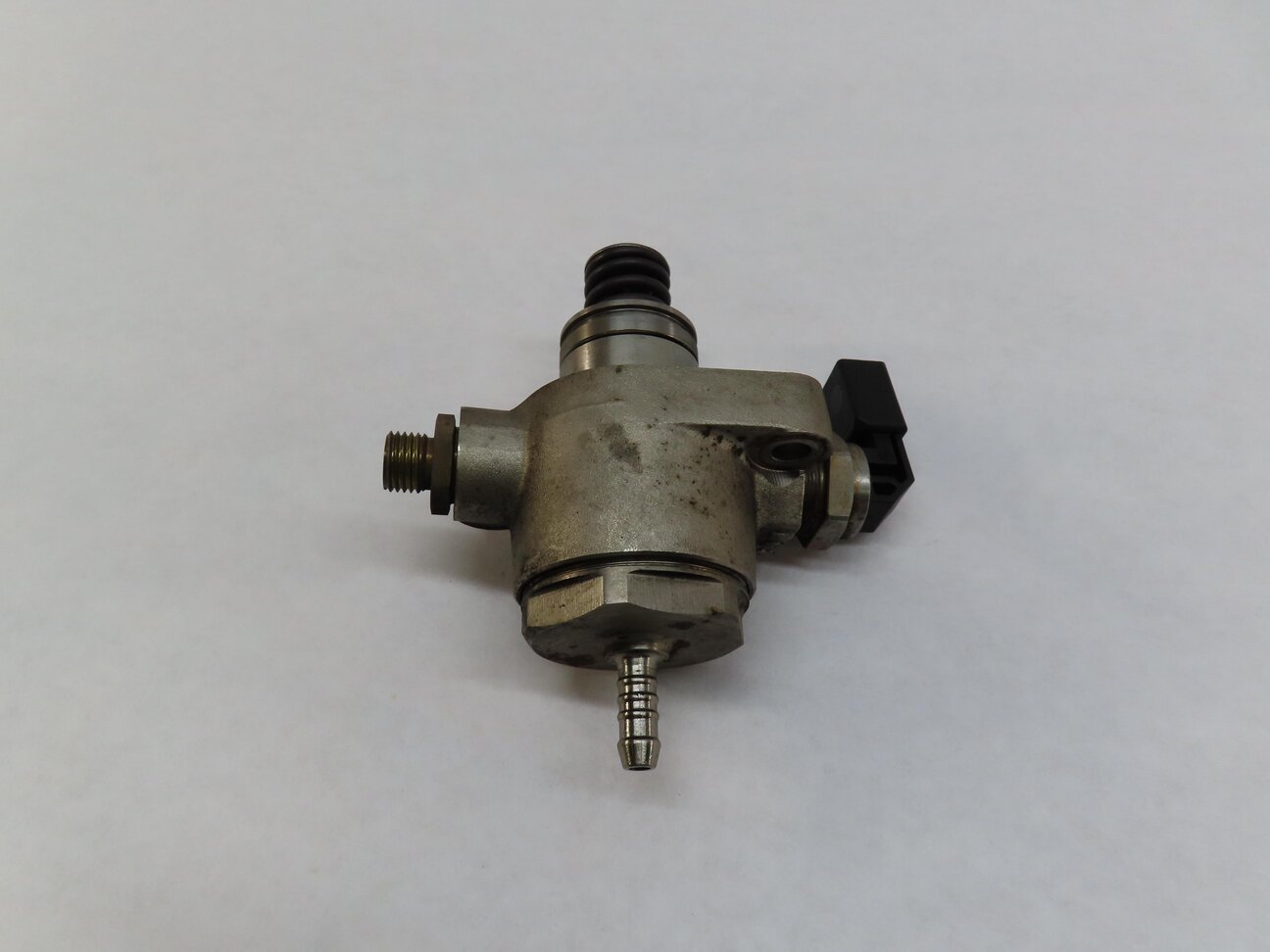 Thumbnail 5: 2015-2017 AUDI A3 S3 VW GOLF GTI (8V) 2.0L TURBO ENGINE HIGH PRESSURE FUEL PUMP