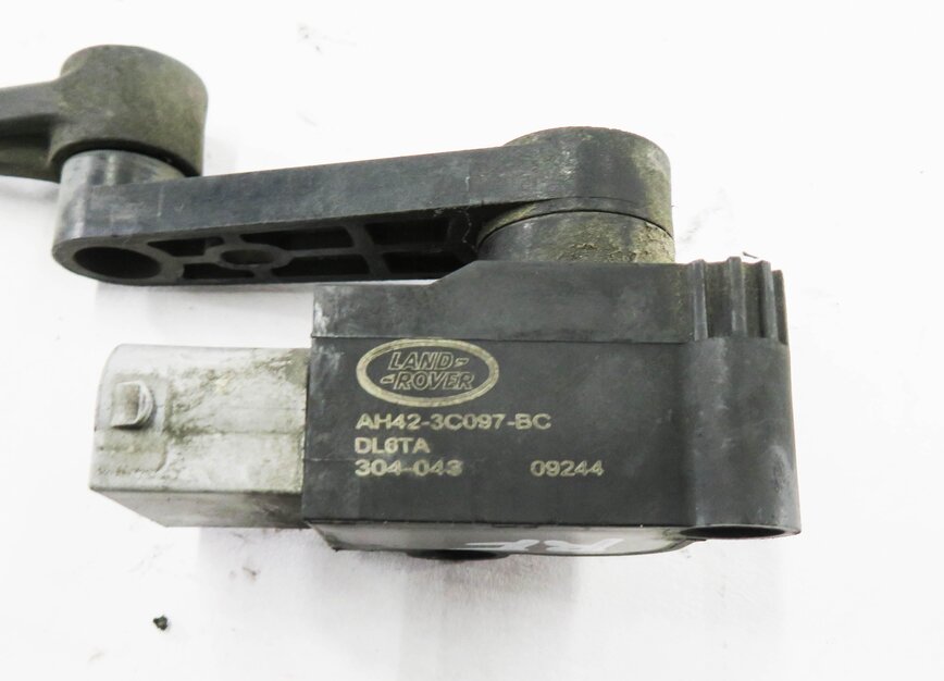 Thumbnail 6: 2010 RANGE ROVER (L322) RIGHT FRONT PASSENGER SUSPENSION HEIGHT LEVEL SENSOR