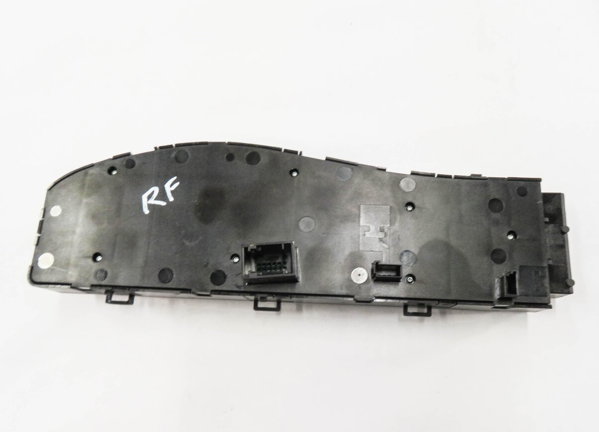 Thumbnail 6: 2010 RANGE ROVER (L322) RIGHT FRONT PASSENGER SEAT ADJUSTMENT SWITCH BUTTON