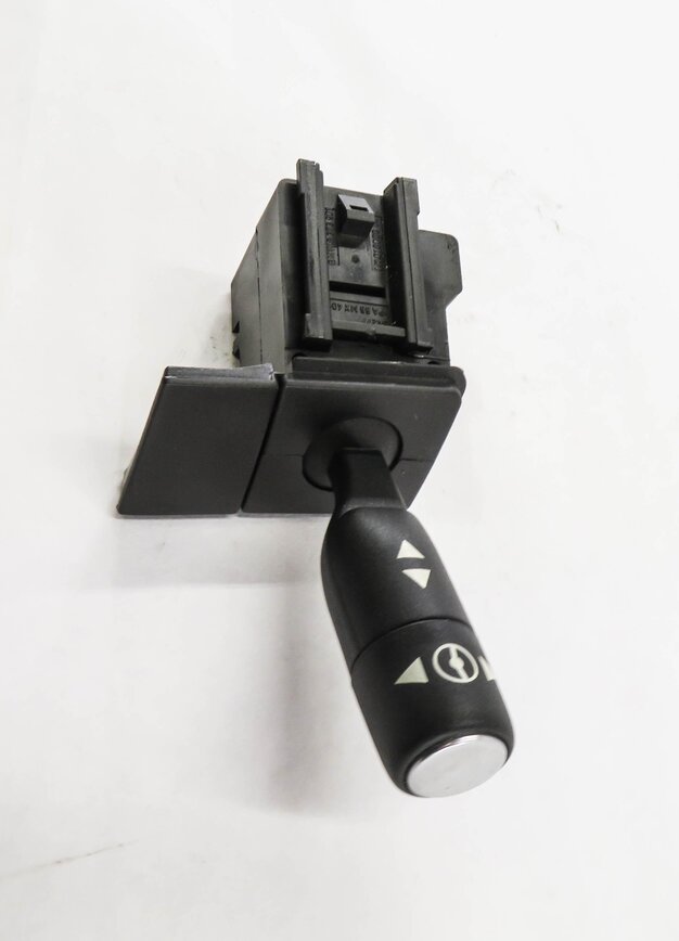 Thumbnail 4: 2010 RANGE ROVER (L322) STEERING COLUMN ADJUSTMENT SWITCH