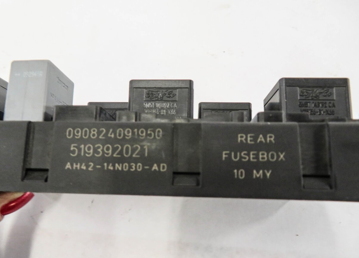 Thumbnail 6: 2010 RANGE ROVER (L322) REAR FUSE BOX