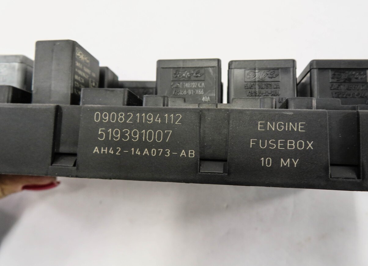 Thumbnail 7: 2010-2012 RANGE ROVER (L322) 5.0L SUPERCHARGED ENGINE FUSE BOX