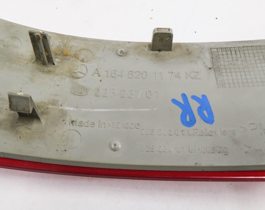 Thumbnail 6: 2009 MERCEDES GL320 (X164) RIGHT PASSENGER REAR BUMPER REFLECTOR