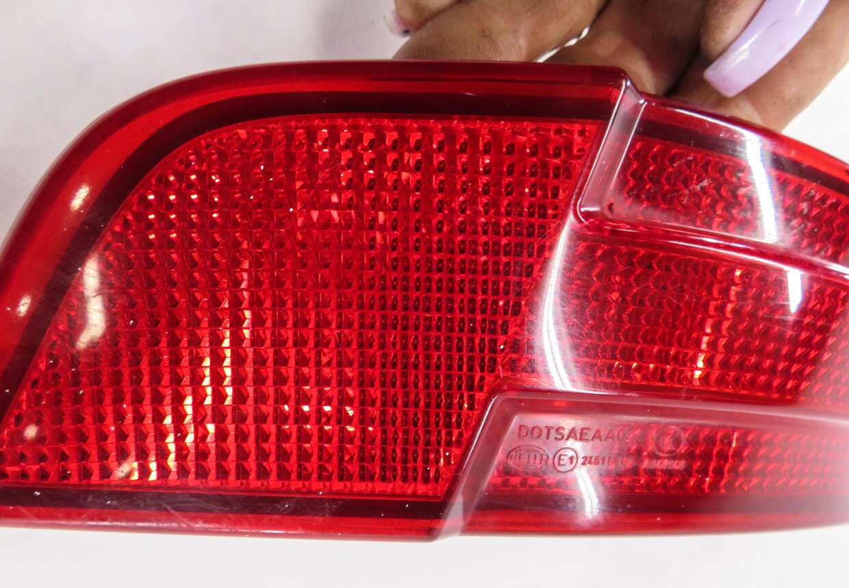 Thumbnail 8: 2009 MERCEDES GL320 (X164) RIGHT PASSENGER REAR BUMPER REFLECTOR