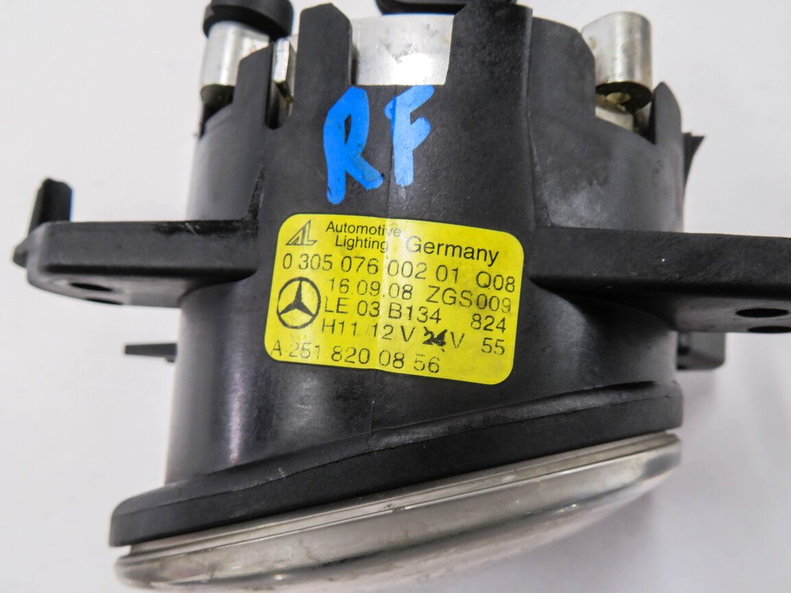 Thumbnail 6: 2006-2013 MERCEDES C300 C350 GL320 GL450 GL550 ML320 ML350 - RIGHT FOGLIGHT LAMP