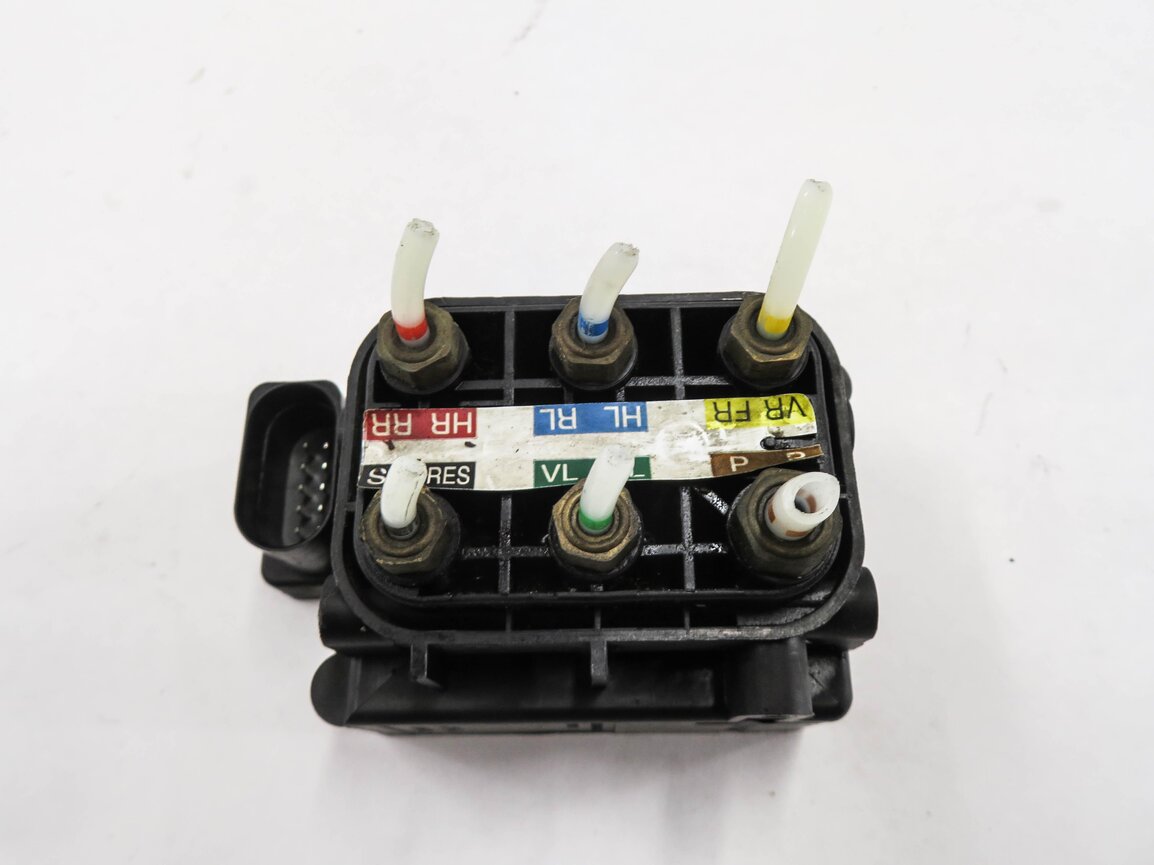 Thumbnail 2: 2009 MERCEDES GL320 (X164) AIR SUSPENSION VALVE BLOCK