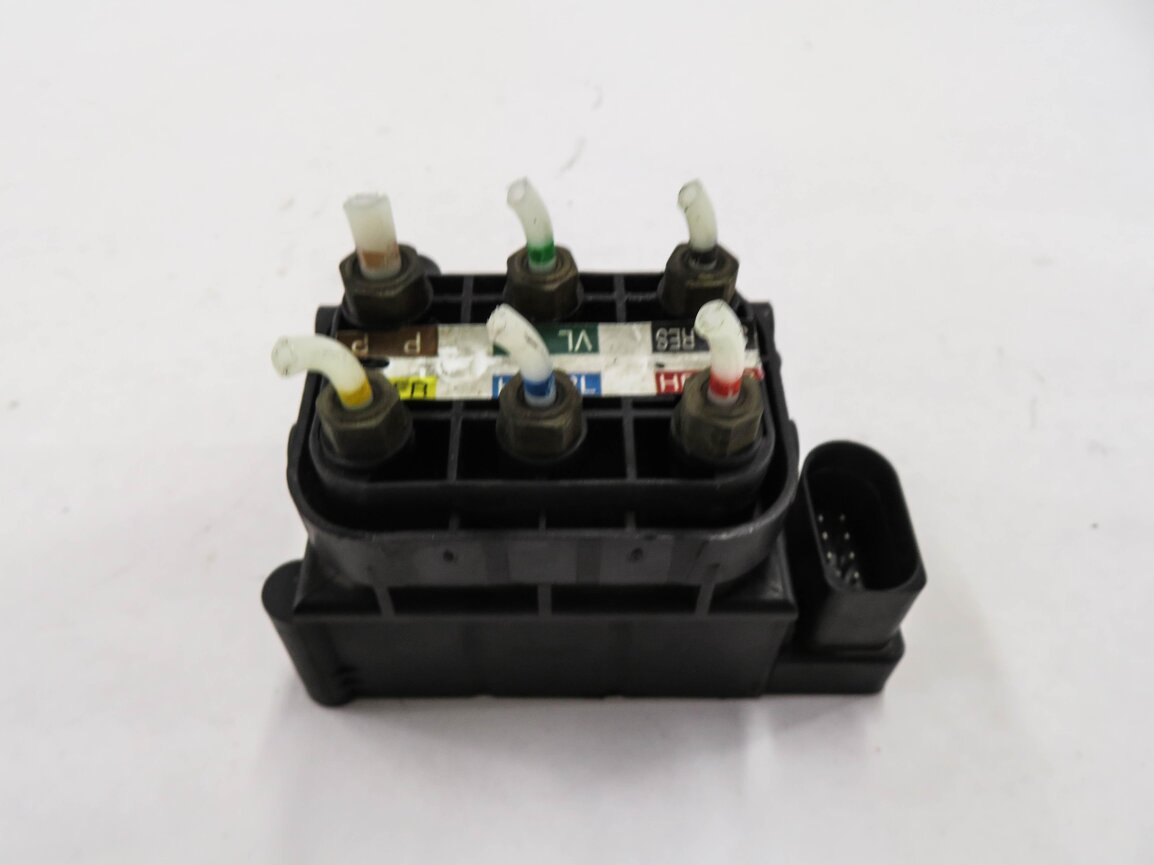 Thumbnail 5: 2009 MERCEDES GL320 (X164) AIR SUSPENSION VALVE BLOCK