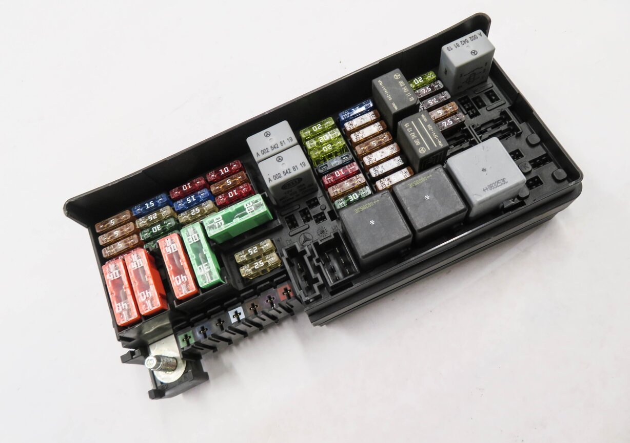 2009 MERCEDES GL320 (X164) REAR FUSE BOX