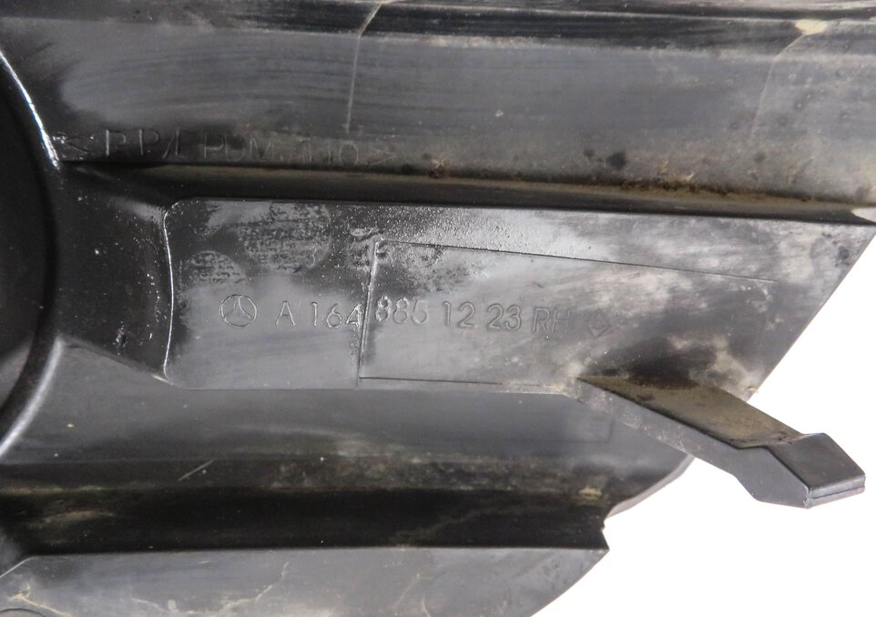 Thumbnail 7: 2009 MERCEDES GL320 (X164) RIGHT FRONT PASSENGER FOGLIGHT GRILLE TRIM
