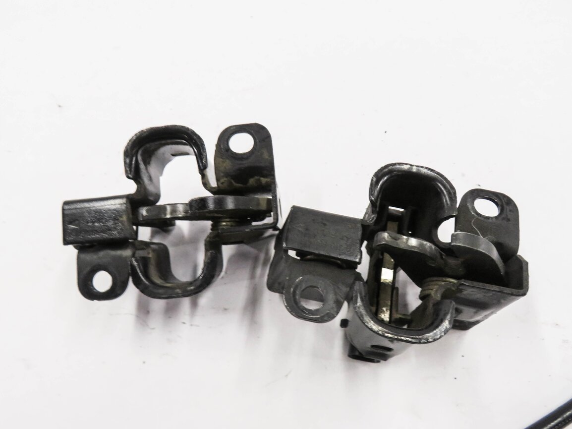 Thumbnail 6: 2009 MERCEDES GL320 (X164) FRONT LEFT & RIGHT LOWER HOOD LOCK LATCH SET w/ CABLE