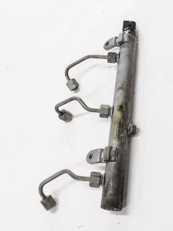 Thumbnail 3: 2009 MERCEDES GL320 (X164) 3.0L OM642 DIESEL ENGINE - RIGHT FUEL RAIL w/ LINES