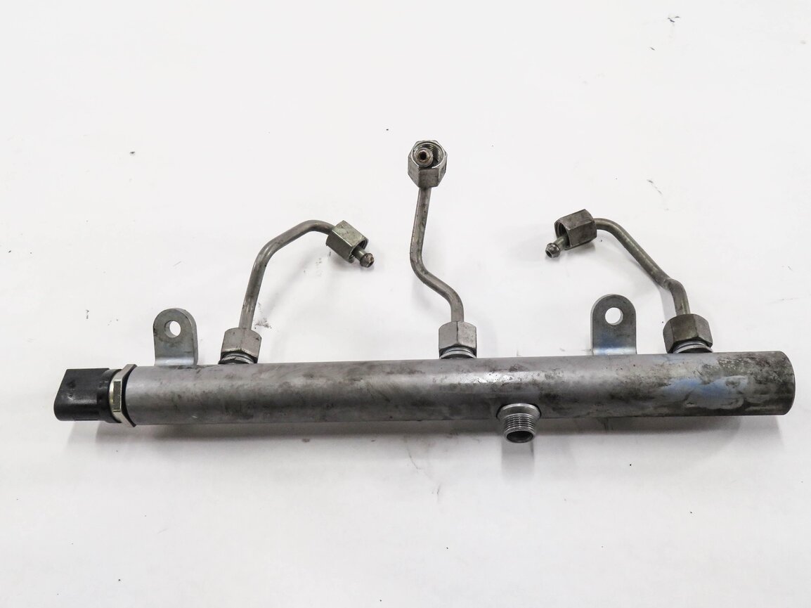 Thumbnail 5: 2009 MERCEDES GL320 (X164) 3.0L OM642 DIESEL ENGINE - RIGHT FUEL RAIL w/ LINES