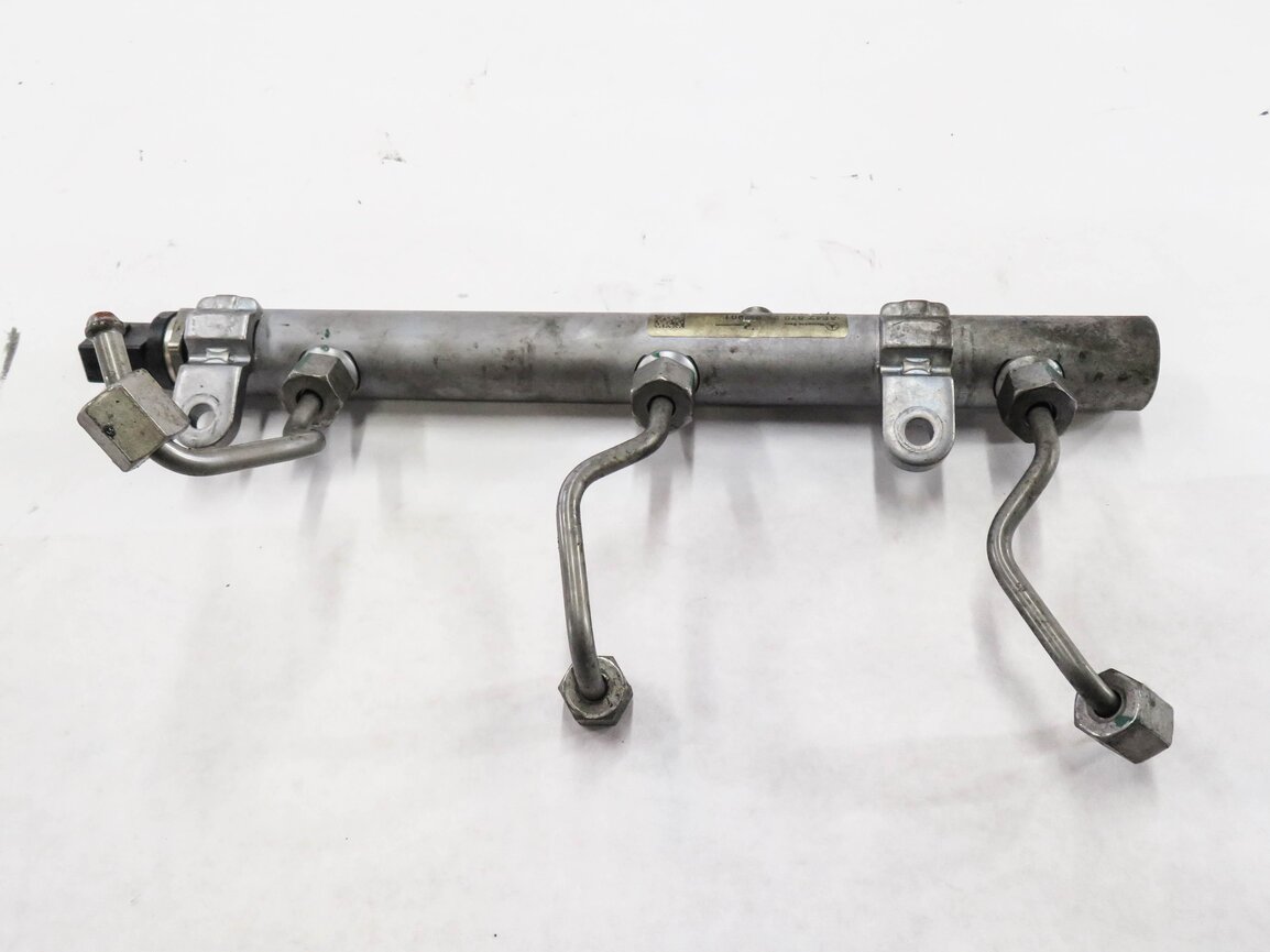 Thumbnail 6: 2009 MERCEDES GL320 (X164) 3.0L OM642 DIESEL ENGINE - RIGHT FUEL RAIL w/ LINES
