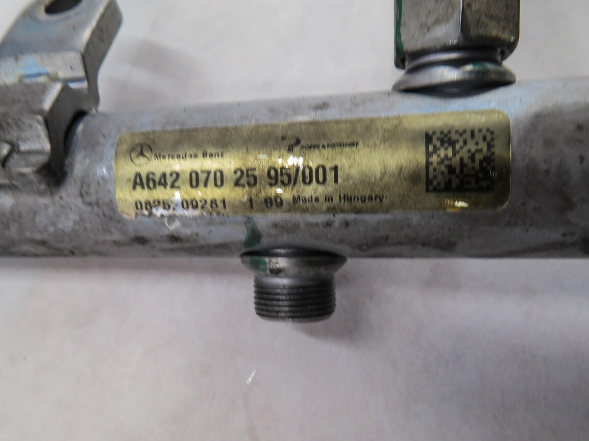 Thumbnail 7: 2009 MERCEDES GL320 (X164) 3.0L OM642 DIESEL ENGINE - RIGHT FUEL RAIL w/ LINES