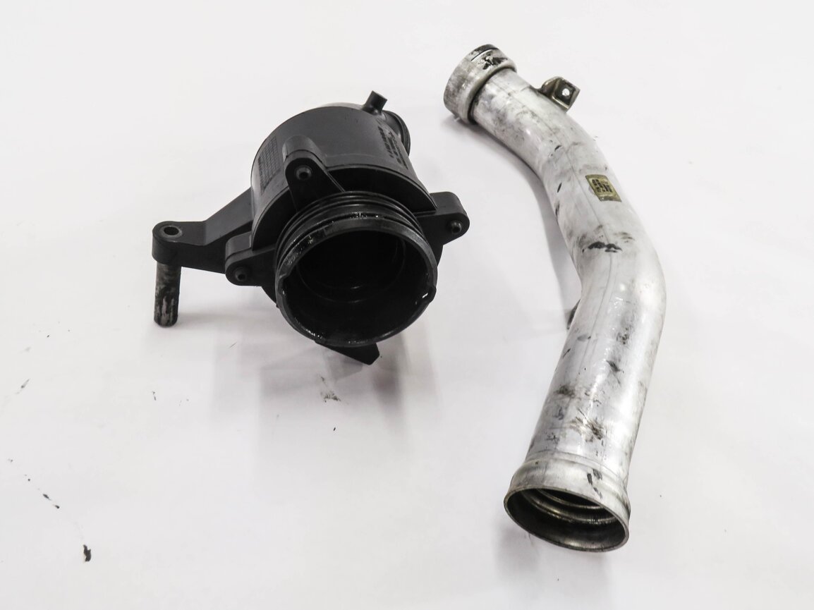 Thumbnail 2: 2009 MERCEDES GL320 (X164) 3.0L OM642 DIESEL - INTERCOOLER PIPE w/ MUFFLER