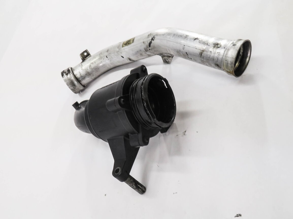 Thumbnail 3: 2009 MERCEDES GL320 (X164) 3.0L OM642 DIESEL - INTERCOOLER PIPE w/ MUFFLER