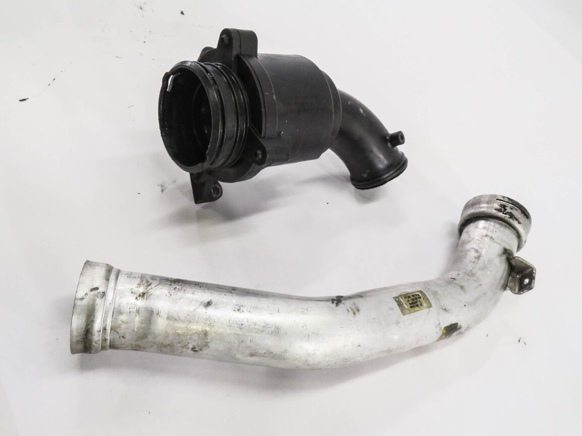 Thumbnail 4: 2009 MERCEDES GL320 (X164) 3.0L OM642 DIESEL - INTERCOOLER PIPE w/ MUFFLER
