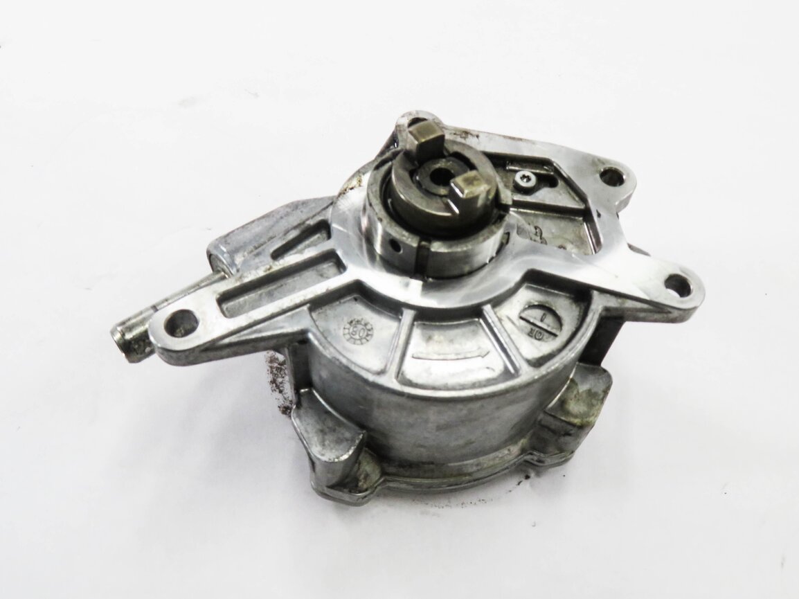 Thumbnail 2: 08-13 MERCEDES E320 E350 GL320 GL350 ML320 ML350 R350 - 3.0L DIESEL VACUUM PUMP