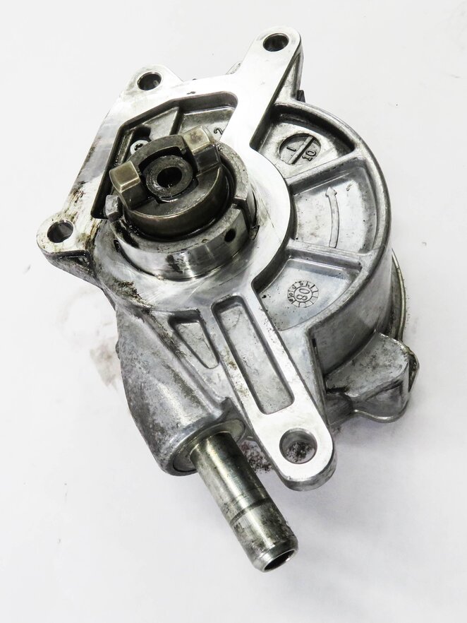 Thumbnail 3: 08-13 MERCEDES E320 E350 GL320 GL350 ML320 ML350 R350 - 3.0L DIESEL VACUUM PUMP