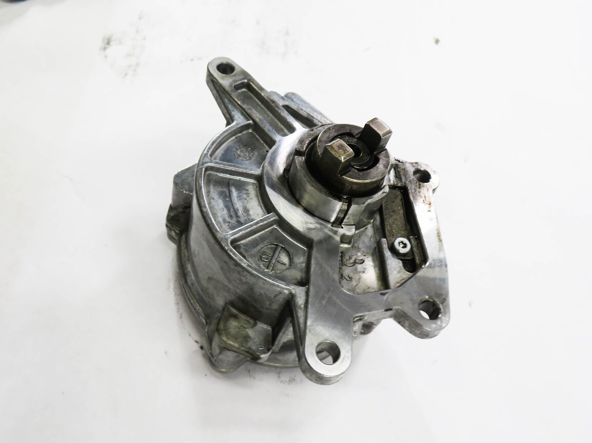 Thumbnail 4: 08-13 MERCEDES E320 E350 GL320 GL350 ML320 ML350 R350 - 3.0L DIESEL VACUUM PUMP