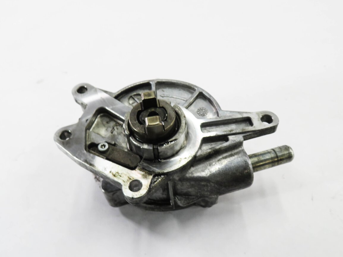 Thumbnail 5: 08-13 MERCEDES E320 E350 GL320 GL350 ML320 ML350 R350 - 3.0L DIESEL VACUUM PUMP