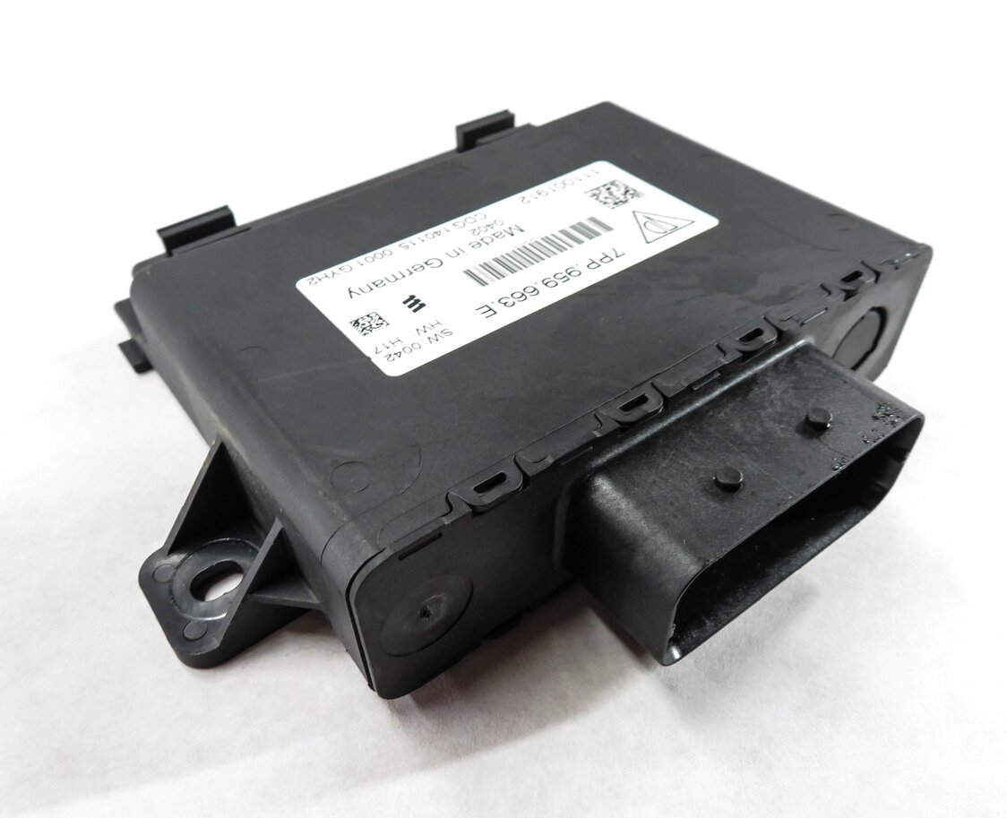 2016 PORSCHE CAYENNE (958) VOLTAGE CONVERTER CONTROL MODULE